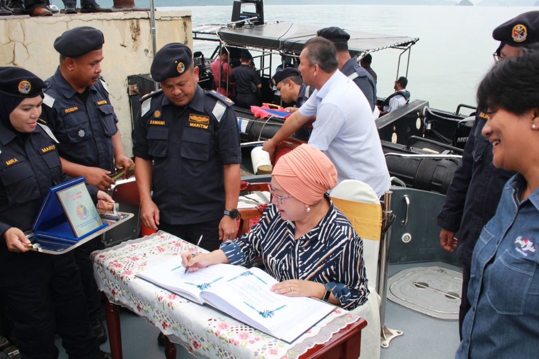 d4b3939b 1c20 4227 a3af d968542e777f