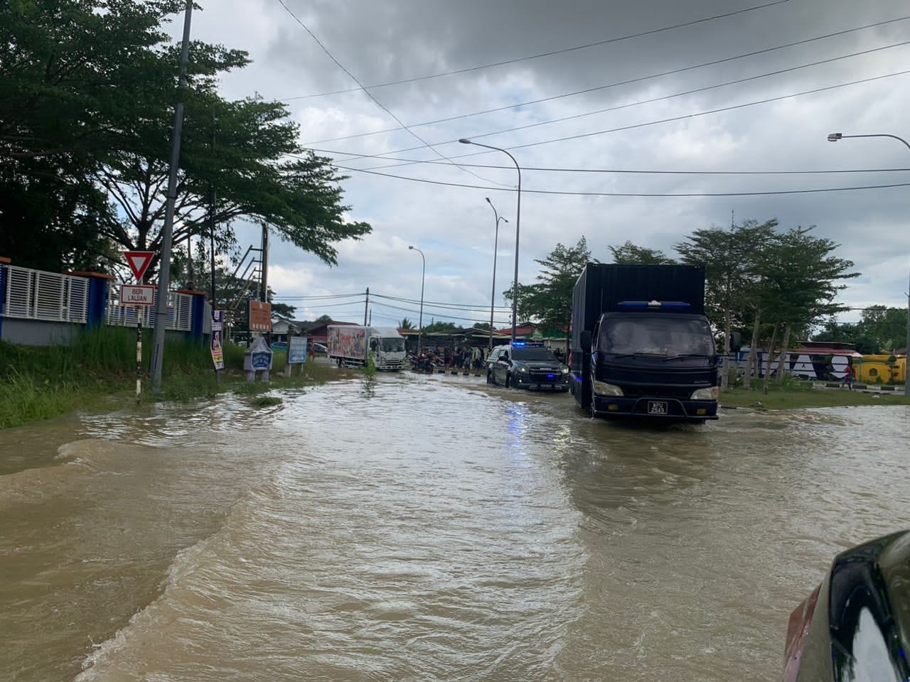 BANTUAN BANJIR PNG 3