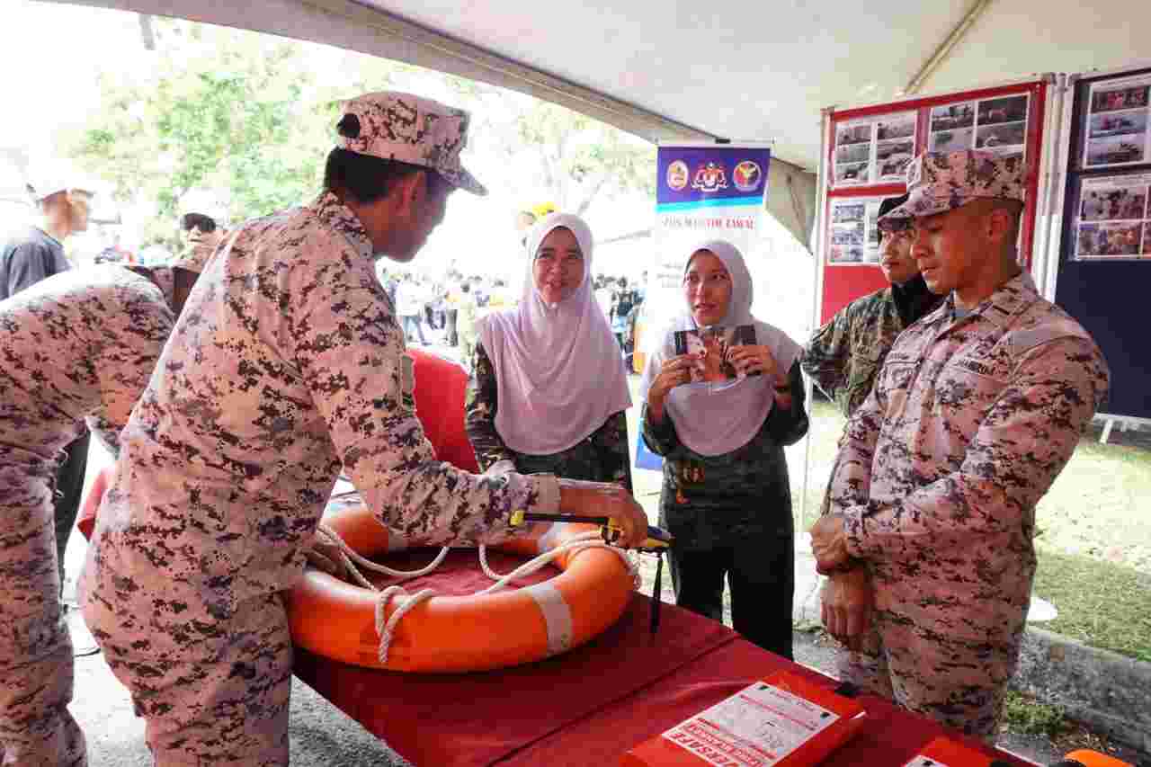 80e39501ac8204a180e39501ac8204a1HKKMTAWAU3