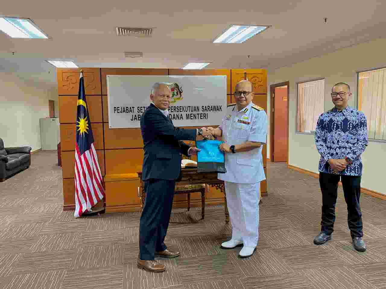 4edfac3f04bb18274edfac3f04bb1827SARAWAKKUNJUNGAN4